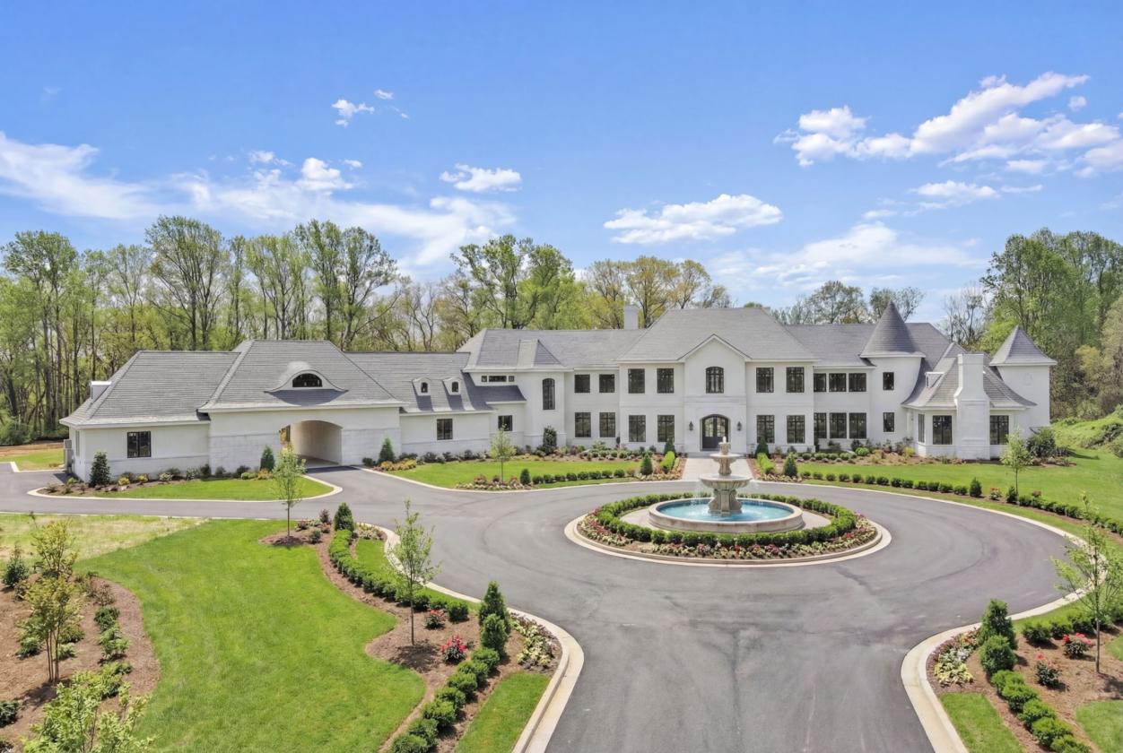 38-Acre Luxury Estate in Horse Country - photo 1
