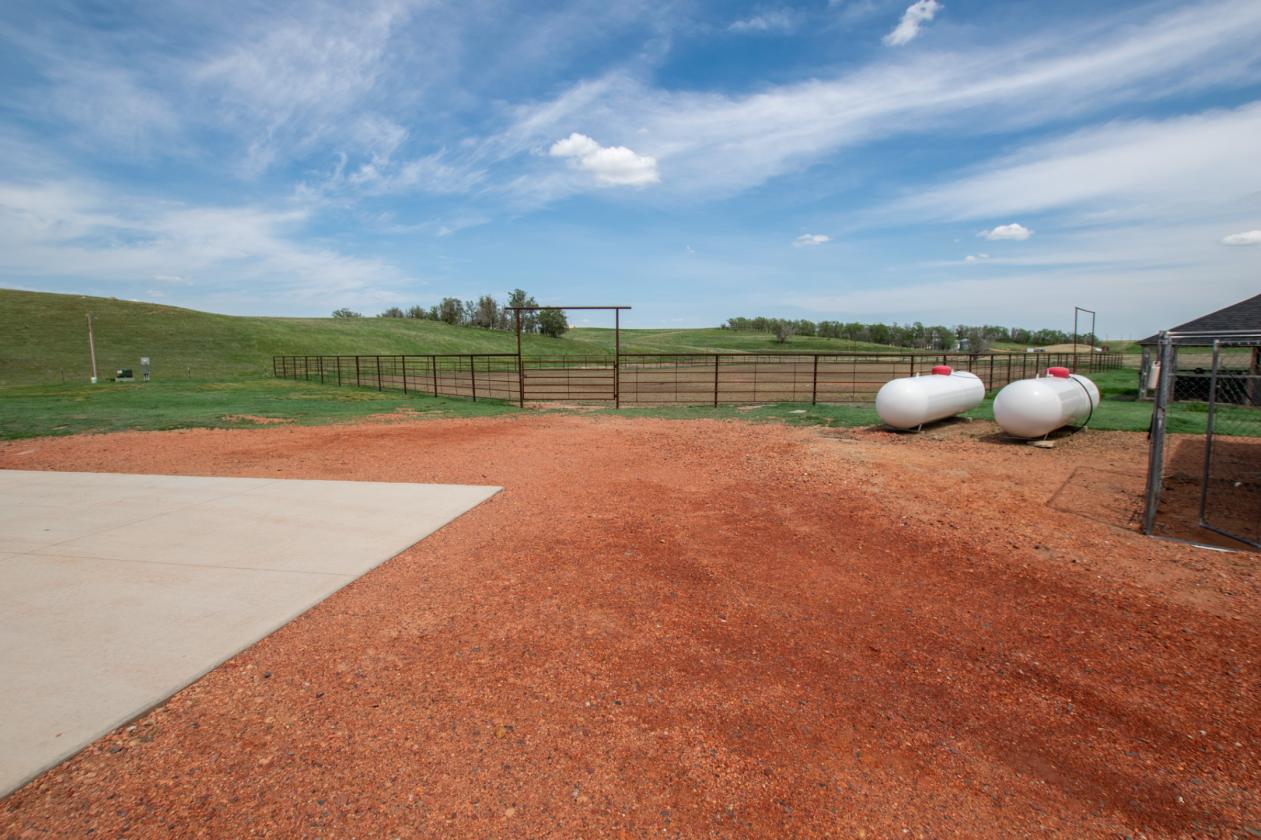 EXECUTIVE EQUESTRIAN ESTATE ON 36+ ACRES - photo 7