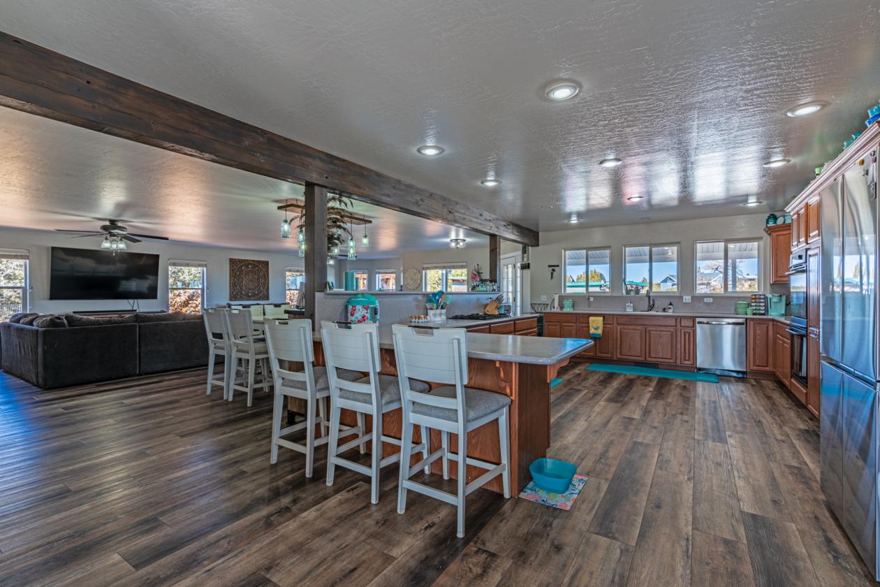 Great Self-Sustained Property with Large home - photo 26