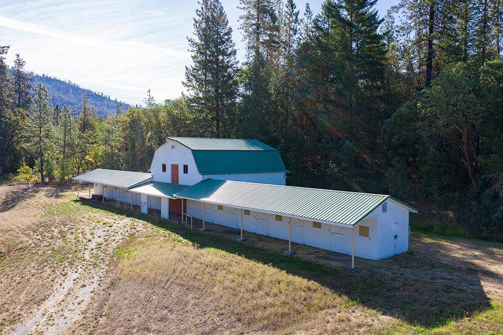 Horse Ranch 21+ Acres 3 Ponds, 4000sf 14 Stall Barn,... Grants Pass