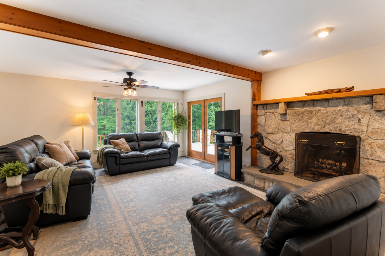 Exceptional Colonial with 2-Stall Barn on 6.22 Acres - photo 5