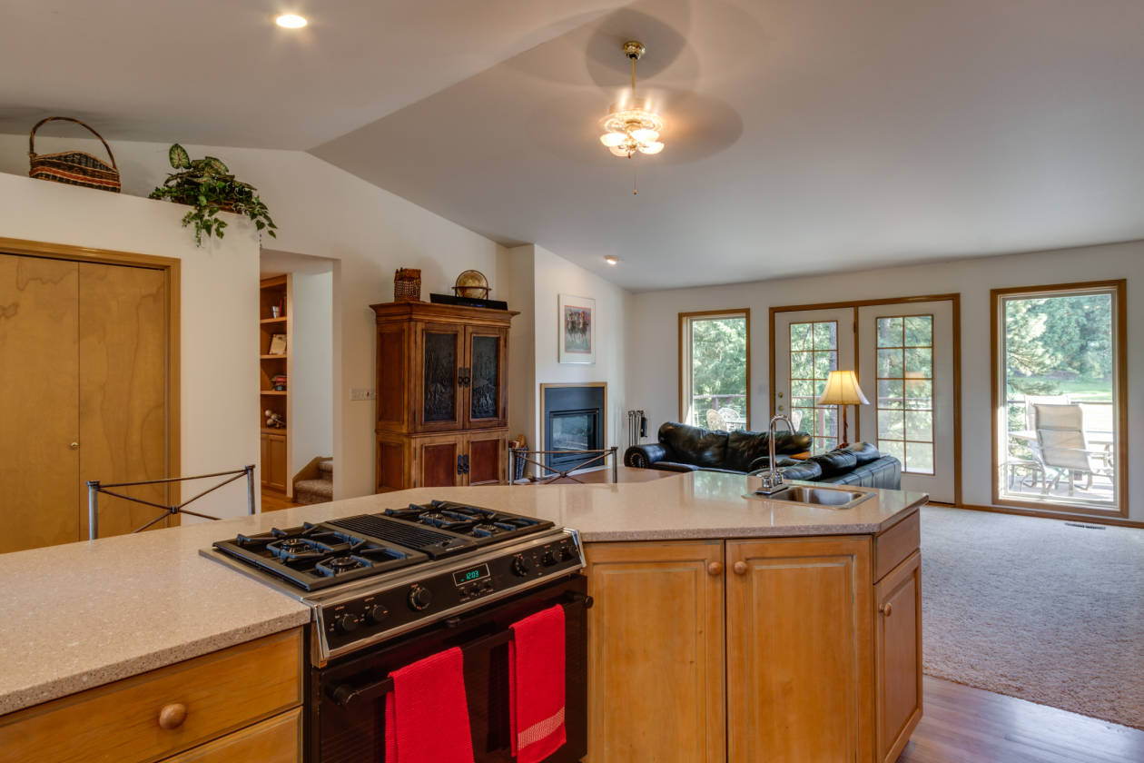 Secluded and Private Country Estate! Spokane, Spokane County, Washington Horse Properties