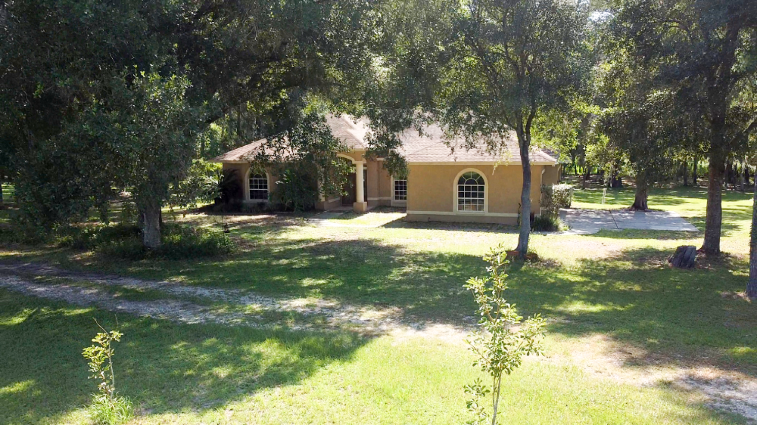 Looking for Old Florida vibes with modern amenities - photo 2