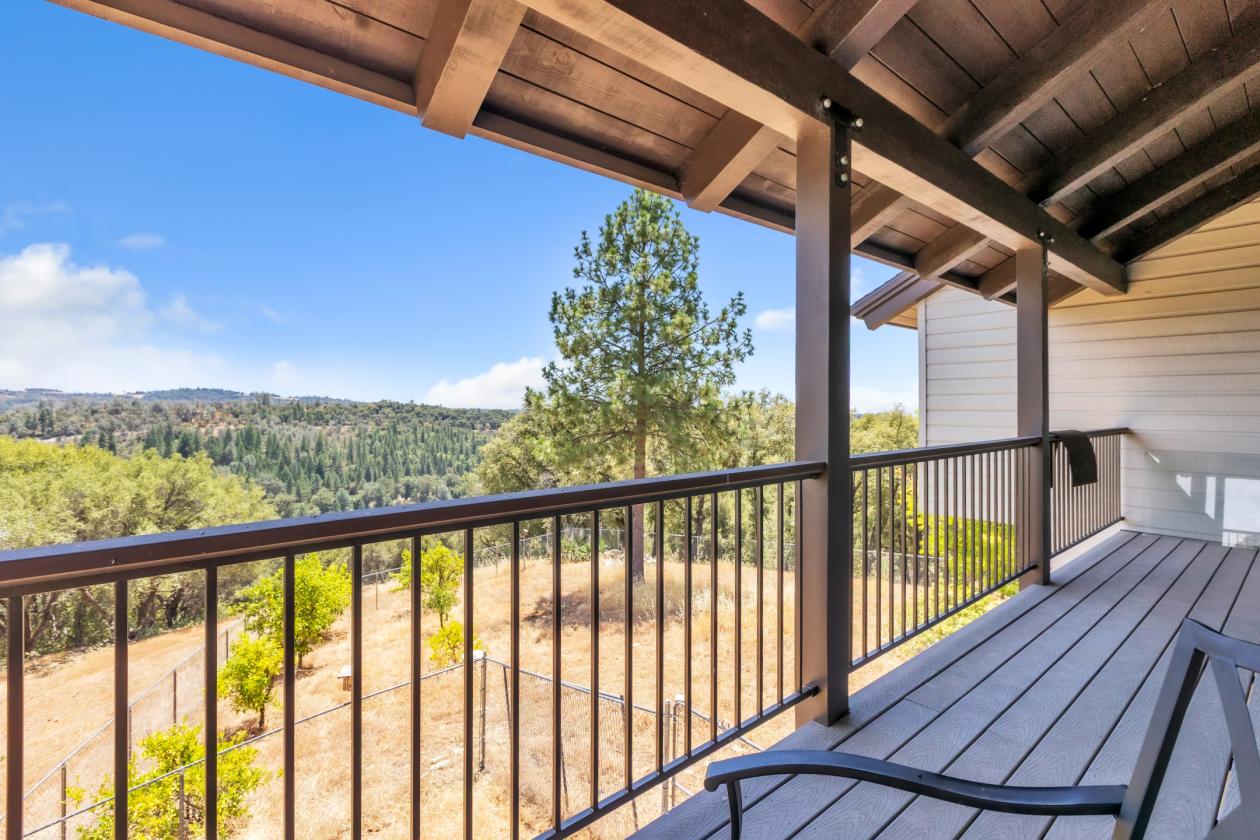 Custom home on nearly 15 acres of private land - photo 10