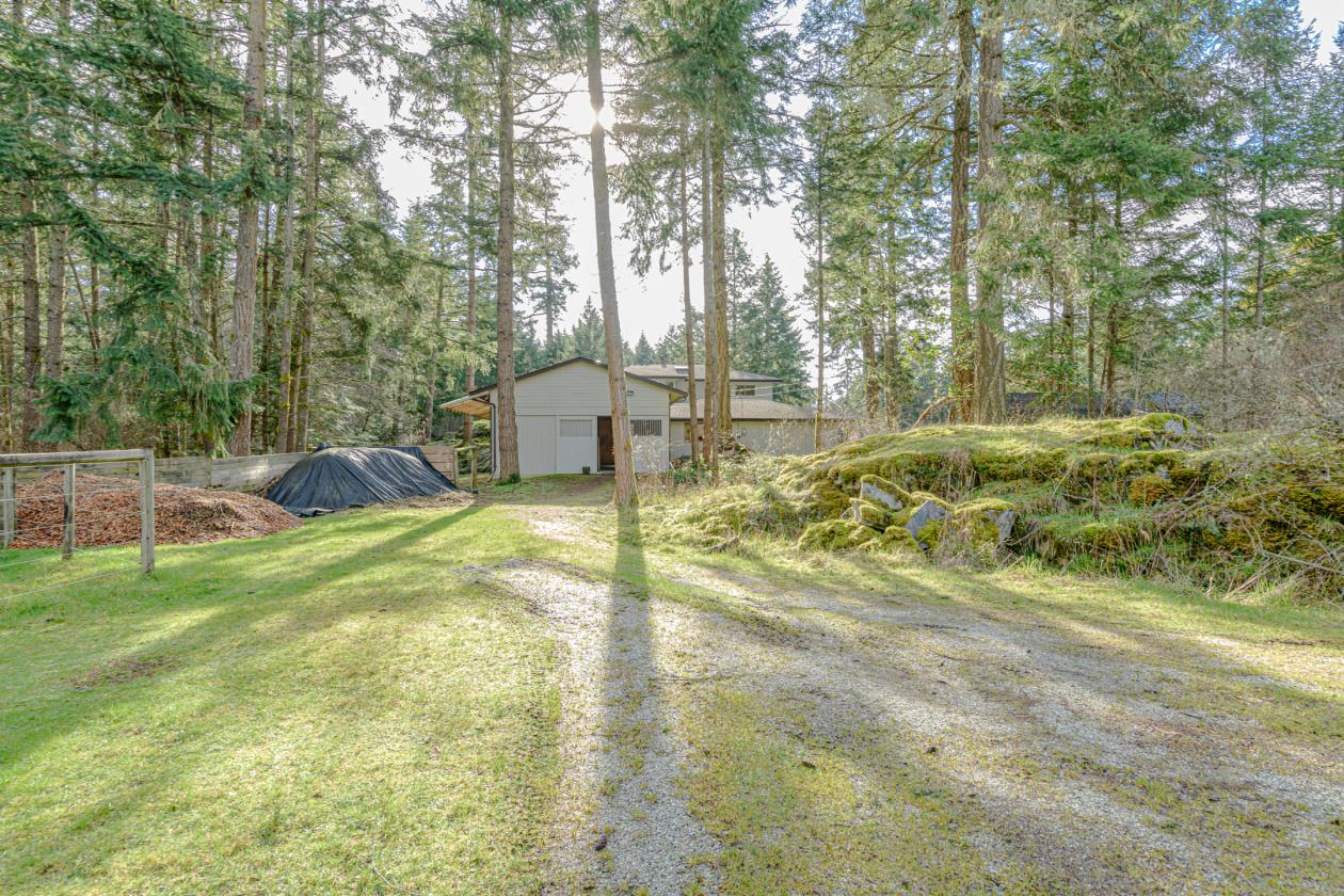 Salt Spring Island Hobby Farm Perfect for Horses!! - photo 25