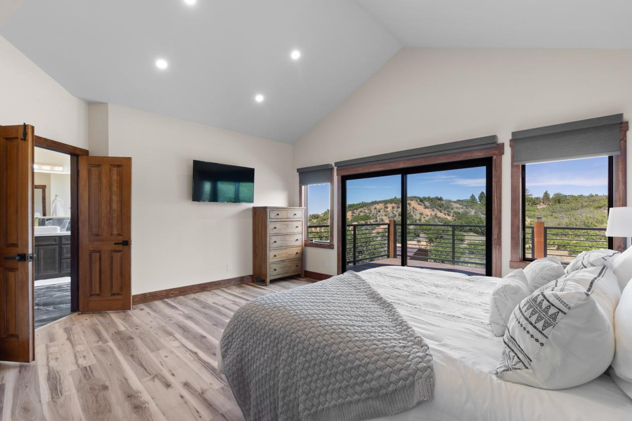 A Luxurious Equestrian Mountain View Estate! - photo 9