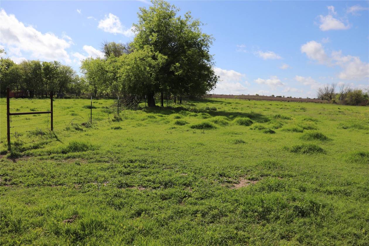 Land with great potential. Make it yours. - photo 7