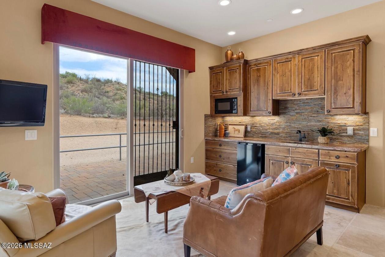 Private Ranch Estate with Stables - photo 15