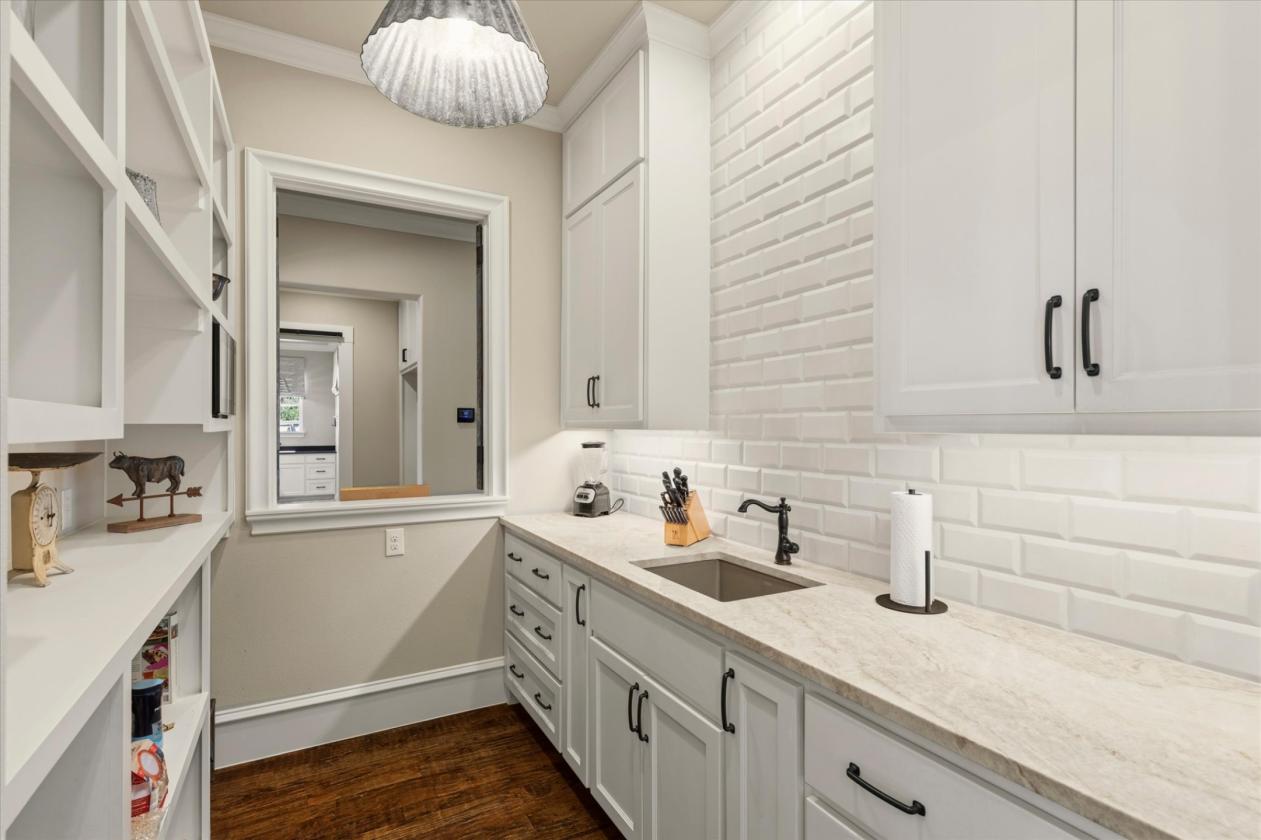 The perfect luxury home with privacy - photo 12