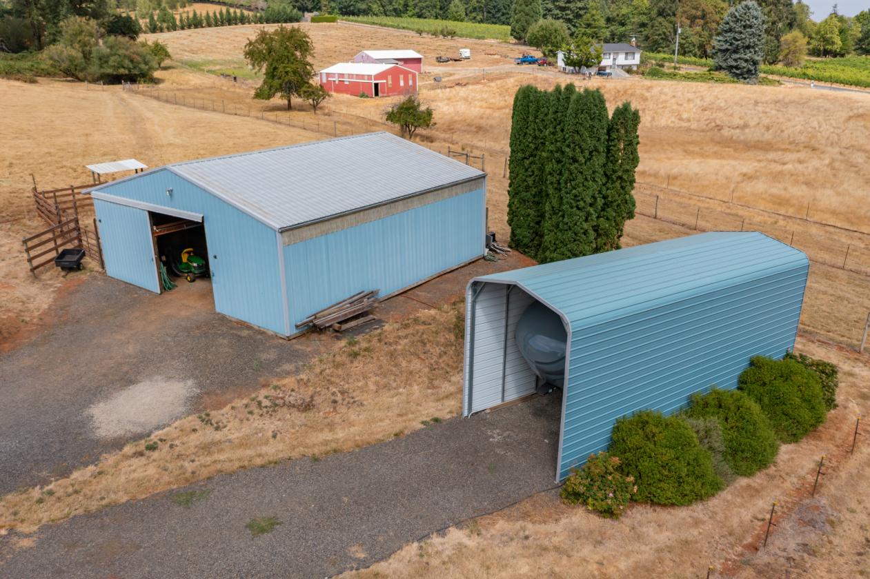 Oregon horse and hobby farm near town - photo 9