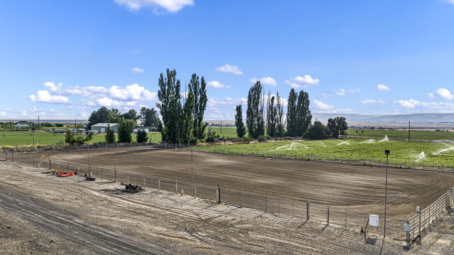 CENTRAL WASHINGTON EQUESTRIAN ESTATE - photo 4