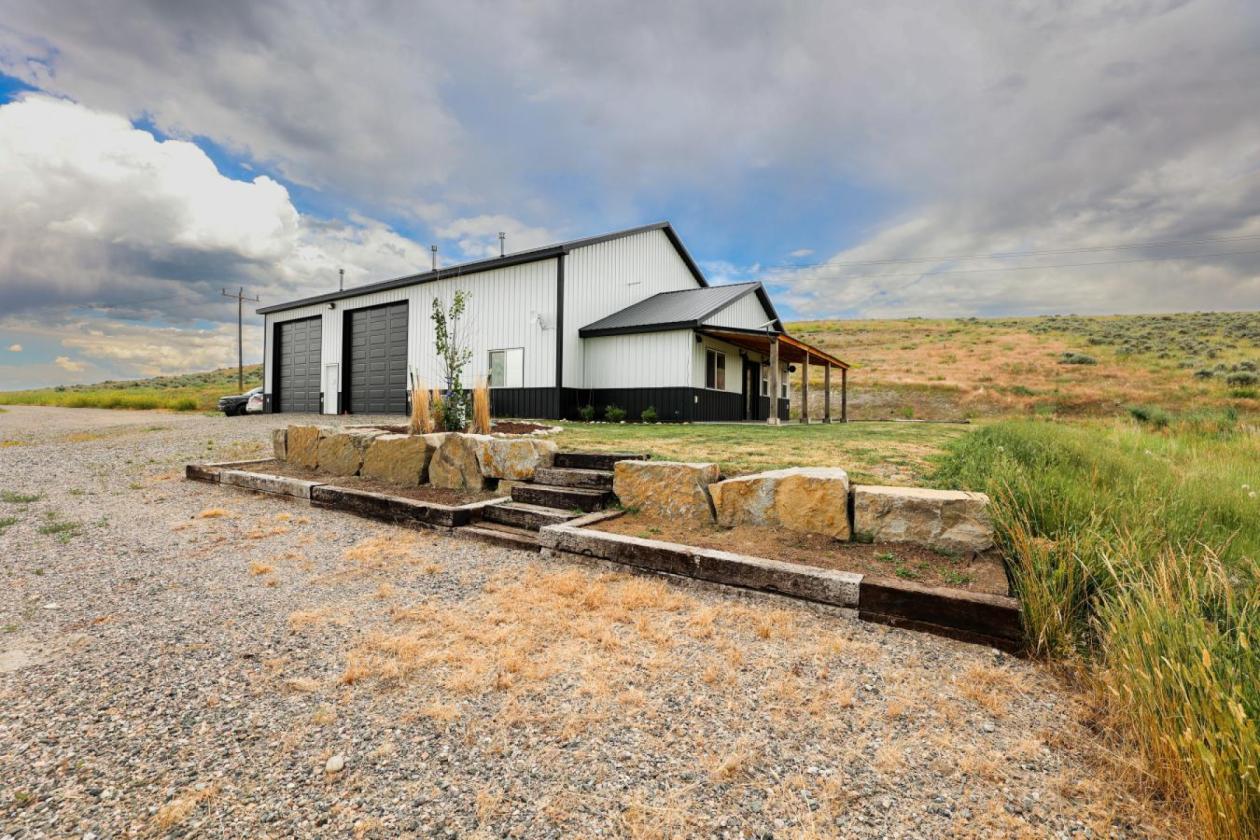 Barndominium with Endless Beartooth Mountain Views - photo 6