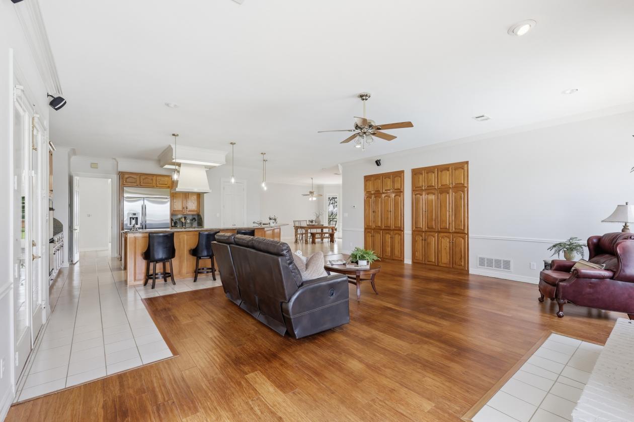 Beautiful 7-Acre Horse Property - photo 11