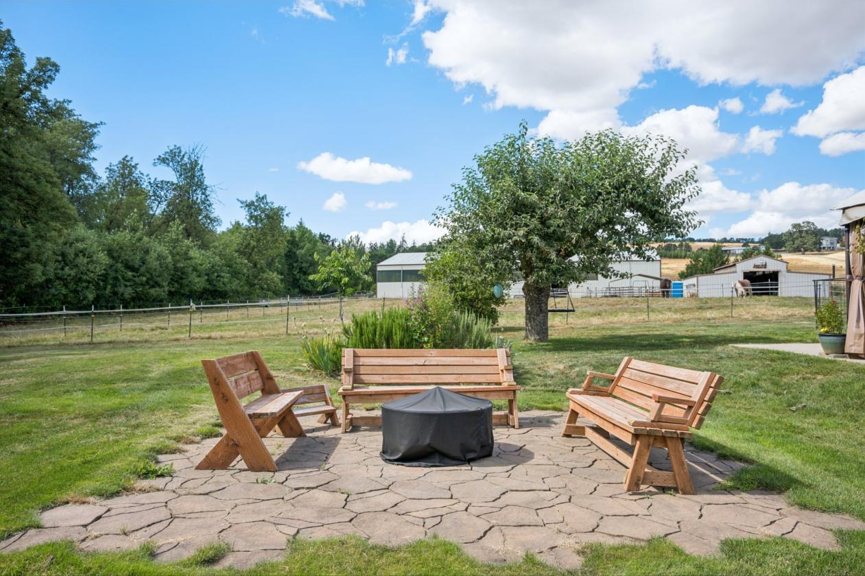 Boutique Equestrian Estate — Turnkey Move-In Ready - photo 13