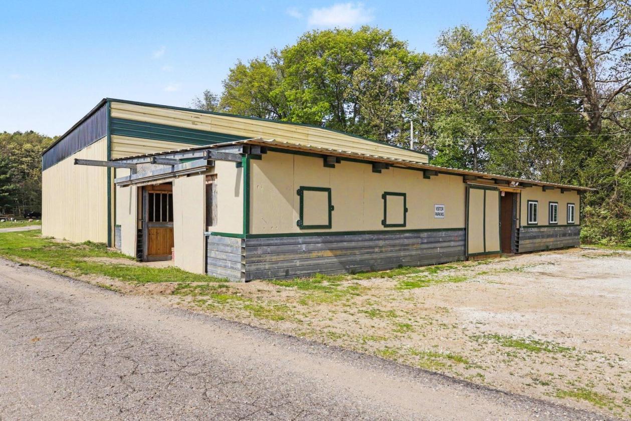 10 acre turn-key horse farm - photo 9