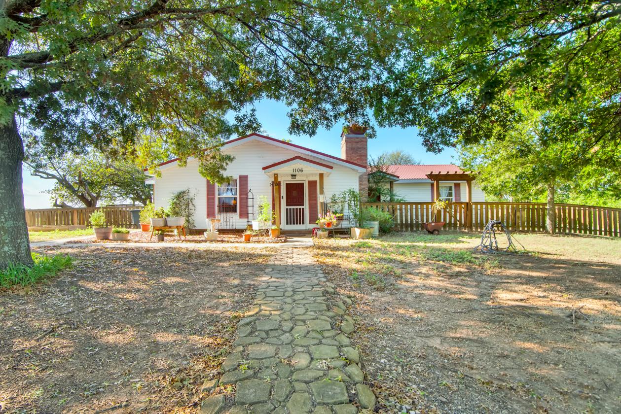 8.25 Acre Horse Property with Cozy Ranch House - photo 25