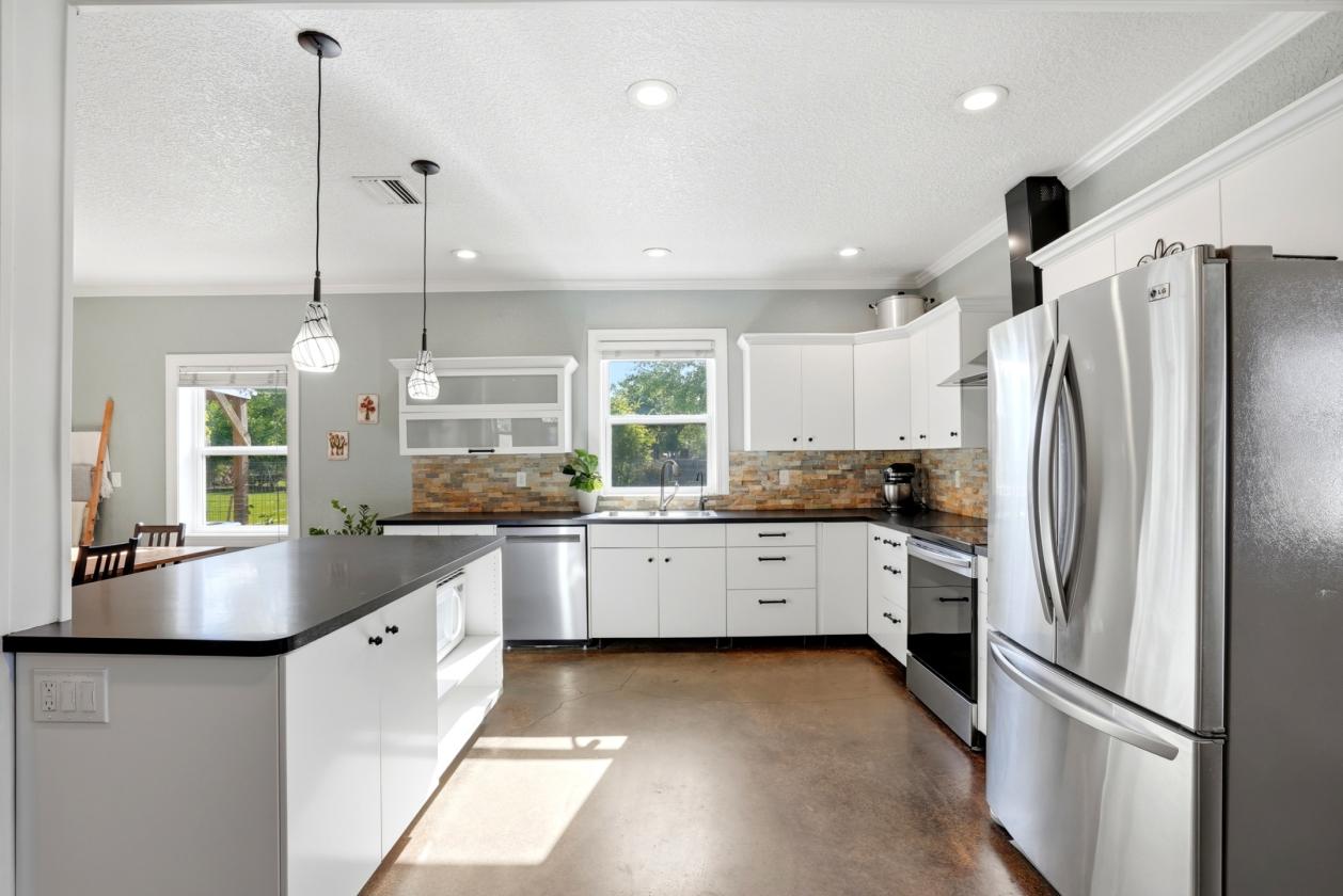 Unique equestrian estate on 6.57 acres - photo 9