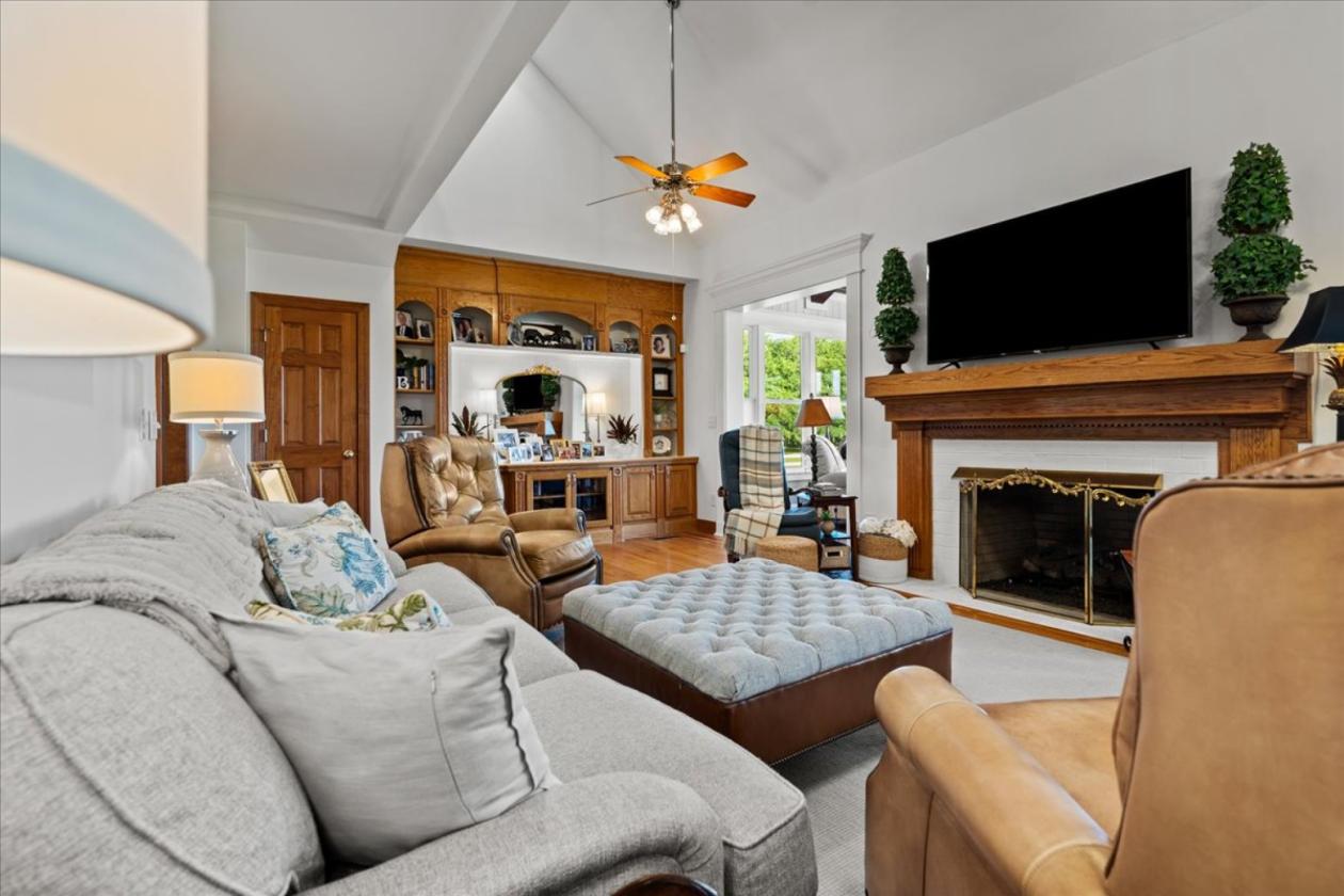 Remarkable 20-Acre Private Estate - photo 12