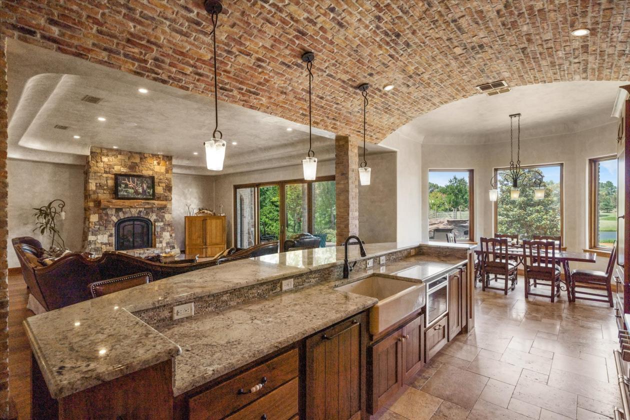 ONE OF THE FINEST ESTATE COMPOUNDS - photo 12