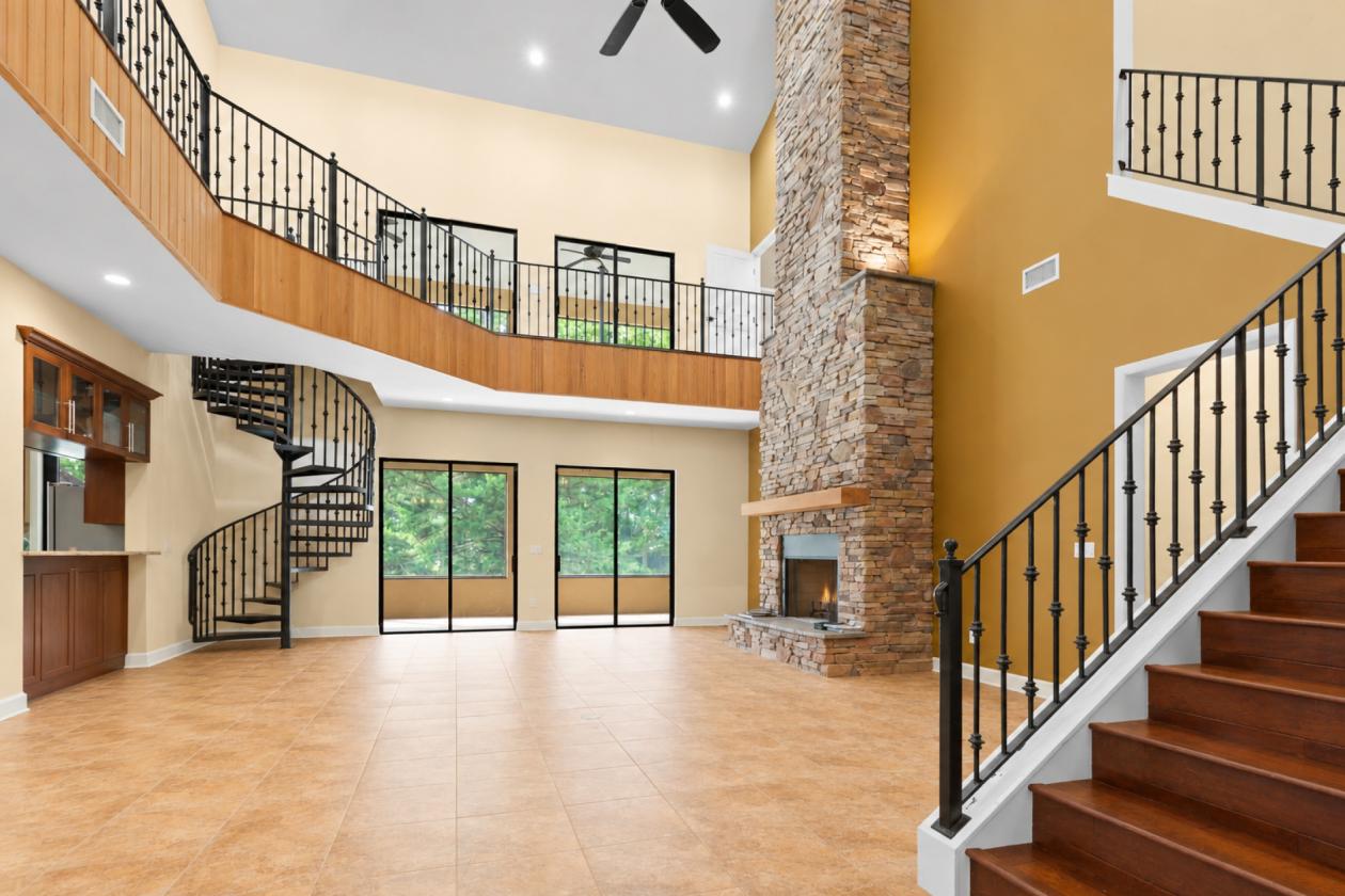 Luxury lake estate with acreage and horse stalls - photo 9
