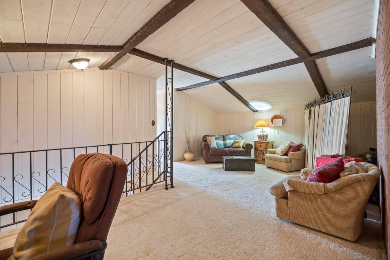 Gorgeous Home,Huge Shop, Perfect Horse Property - photo 23