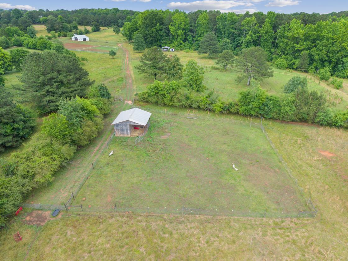 Remodeled Farmhouse in Private Community - photo 27