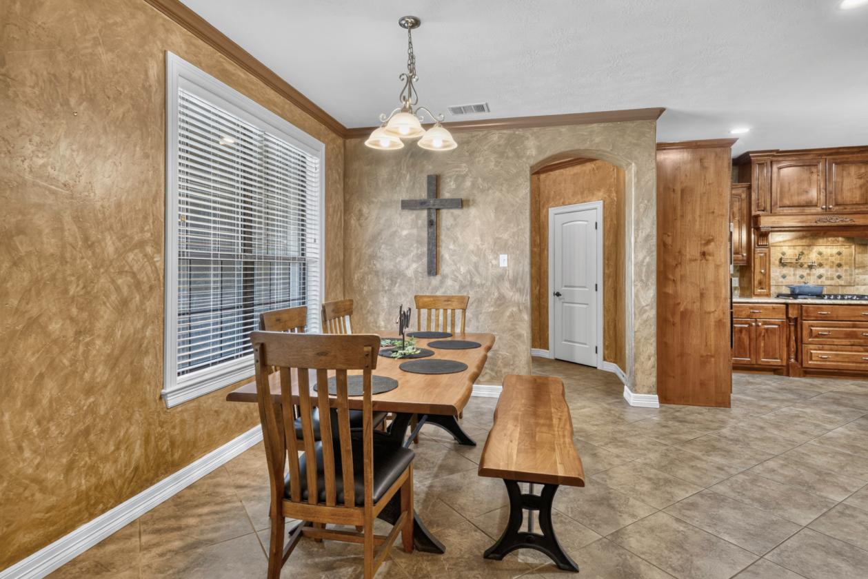 Luxury 32-acre Ranch Estate near Texas A&M - photo 9