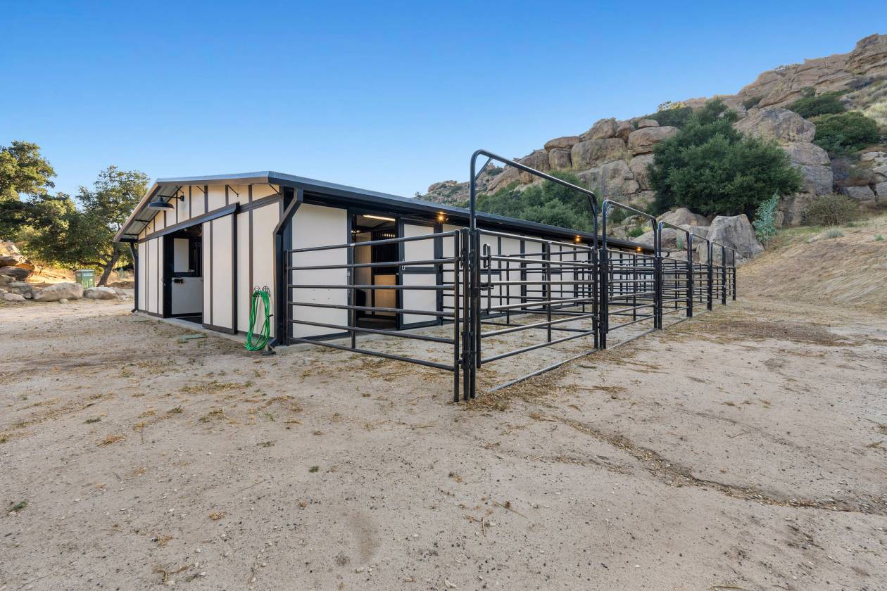 Serene 8-Acre Equestrian Retreat - photo 11