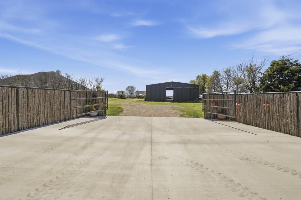 Gorgeous Parker County Ranchette on Nearly 3 acres - photo 19