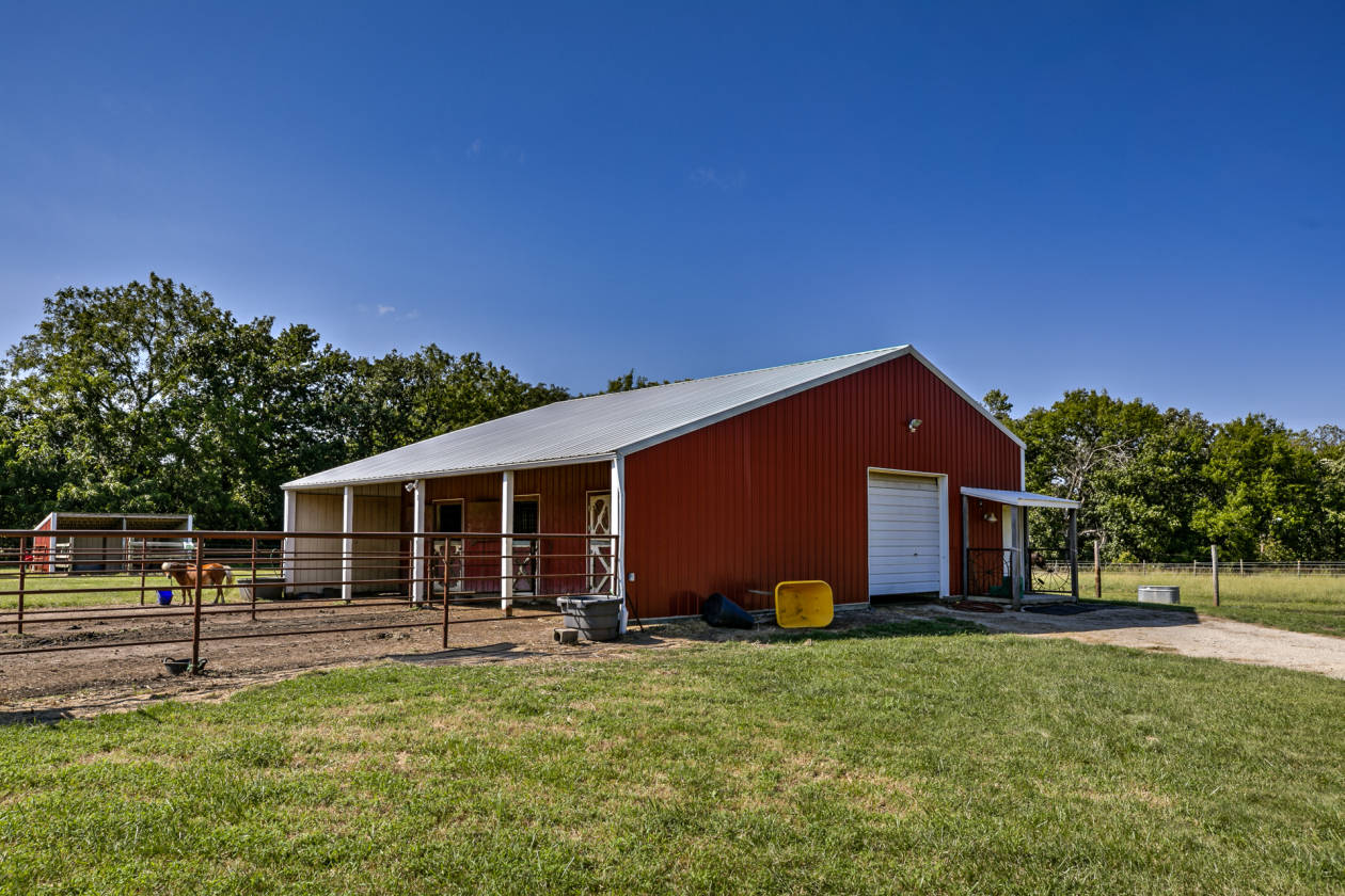 Horse farm for sale Lawrence, Douglas County, Kansas Horse farm for
