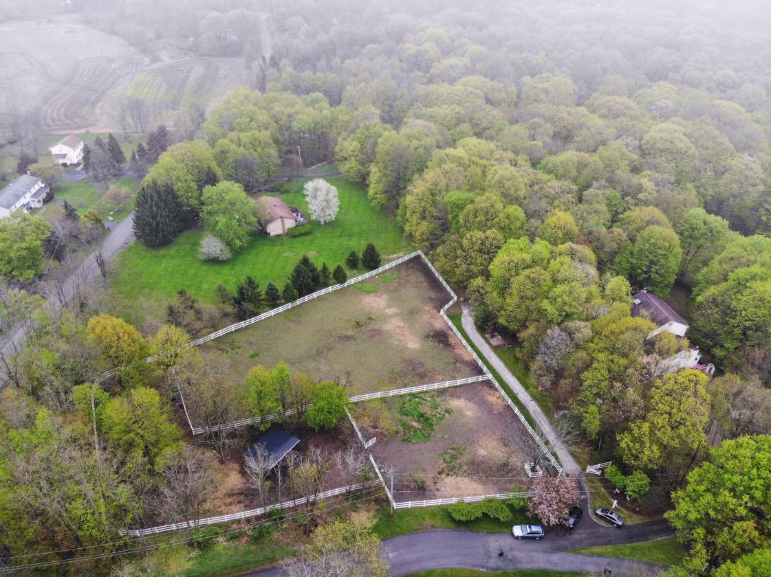 IDYLLIC 9 ACRE HORSE FARM COMPLETE WITH 6 STALL MORTON... Wantage