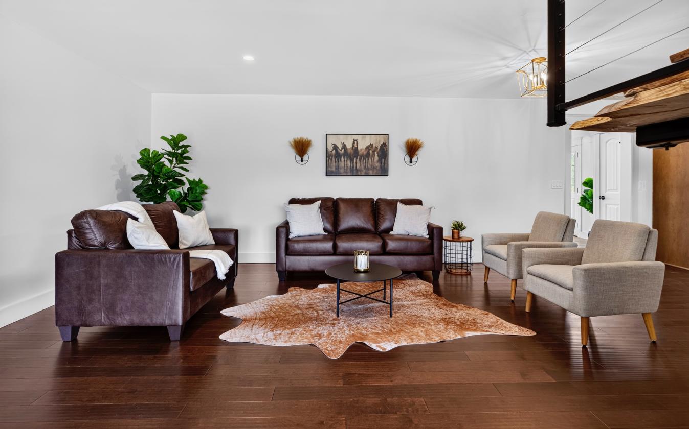 Luxury home with room for horses! - photo 10