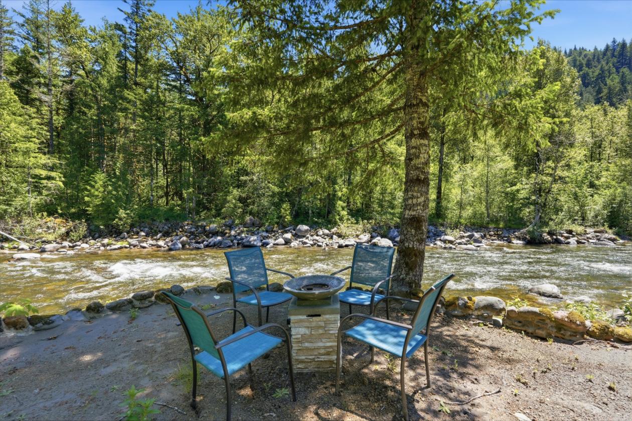 5 Acres on the Sandy River w/useable acreage! - photo 4