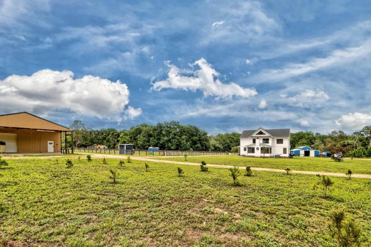 32.84 ACRES. EQUESTRIAN FACILITIES. - photo 20