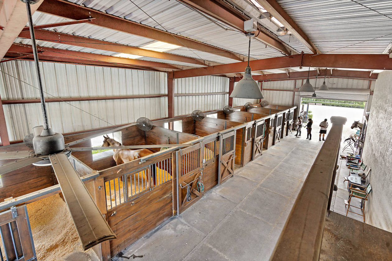 WELLINGTON EQUESTRIAN ESTATE WITH HOUSE AND BARN Wellington, Palm Beach County, Florida
