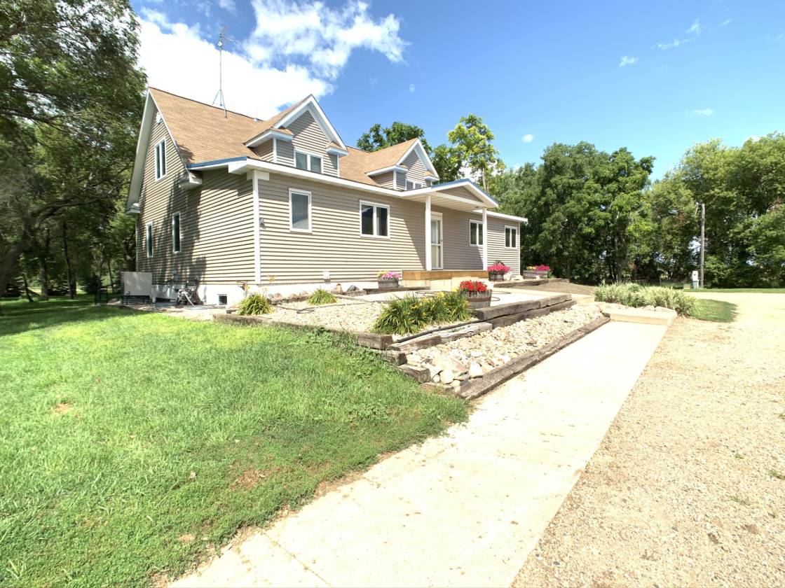 16.34 ACRE HORSE FARM 7000 SQ FT COVERALL BARN &... Watertown