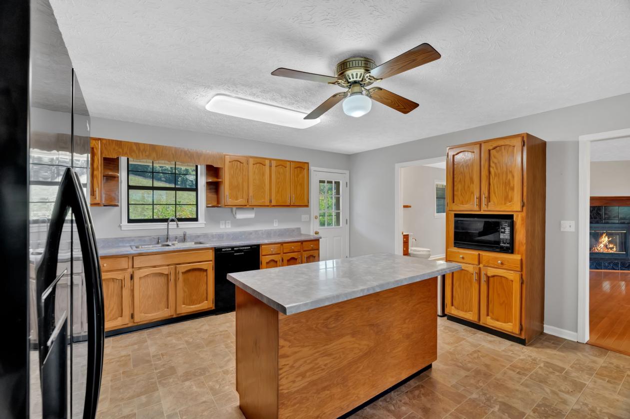 Mountain Views & Endless Possibilities on 49± Acre - photo 25