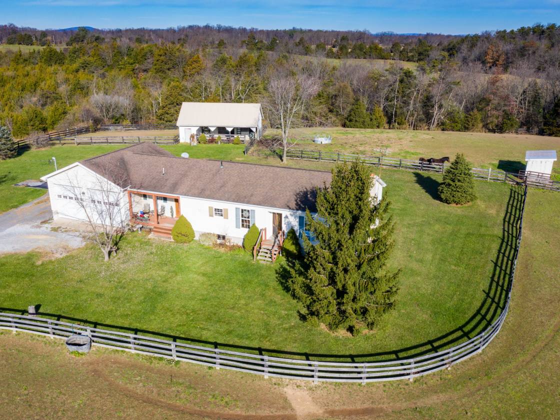 Unique Working Horse Farm Situated On 5 Acres Of Fenced White Post Frederick County Virginia Horseproperties Net