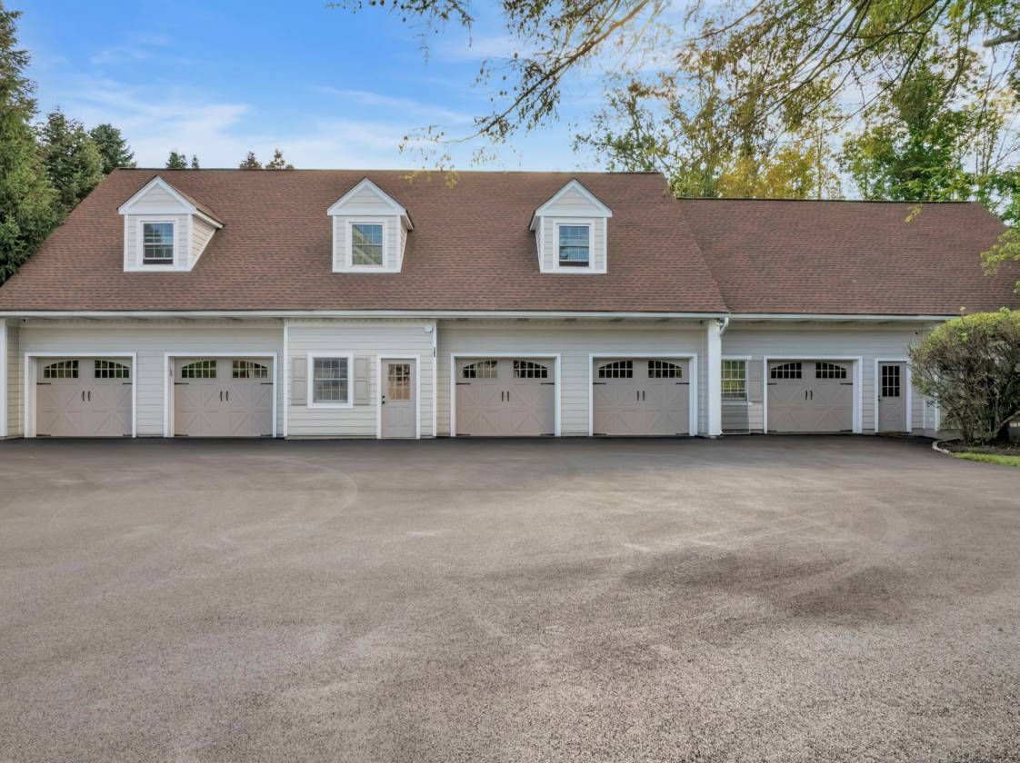 Extraordinary 30-Acre Equestrian Estate! - photo 17