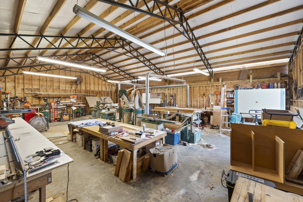For the Horse Professional - 21 stalls/arena/pool - photo 15