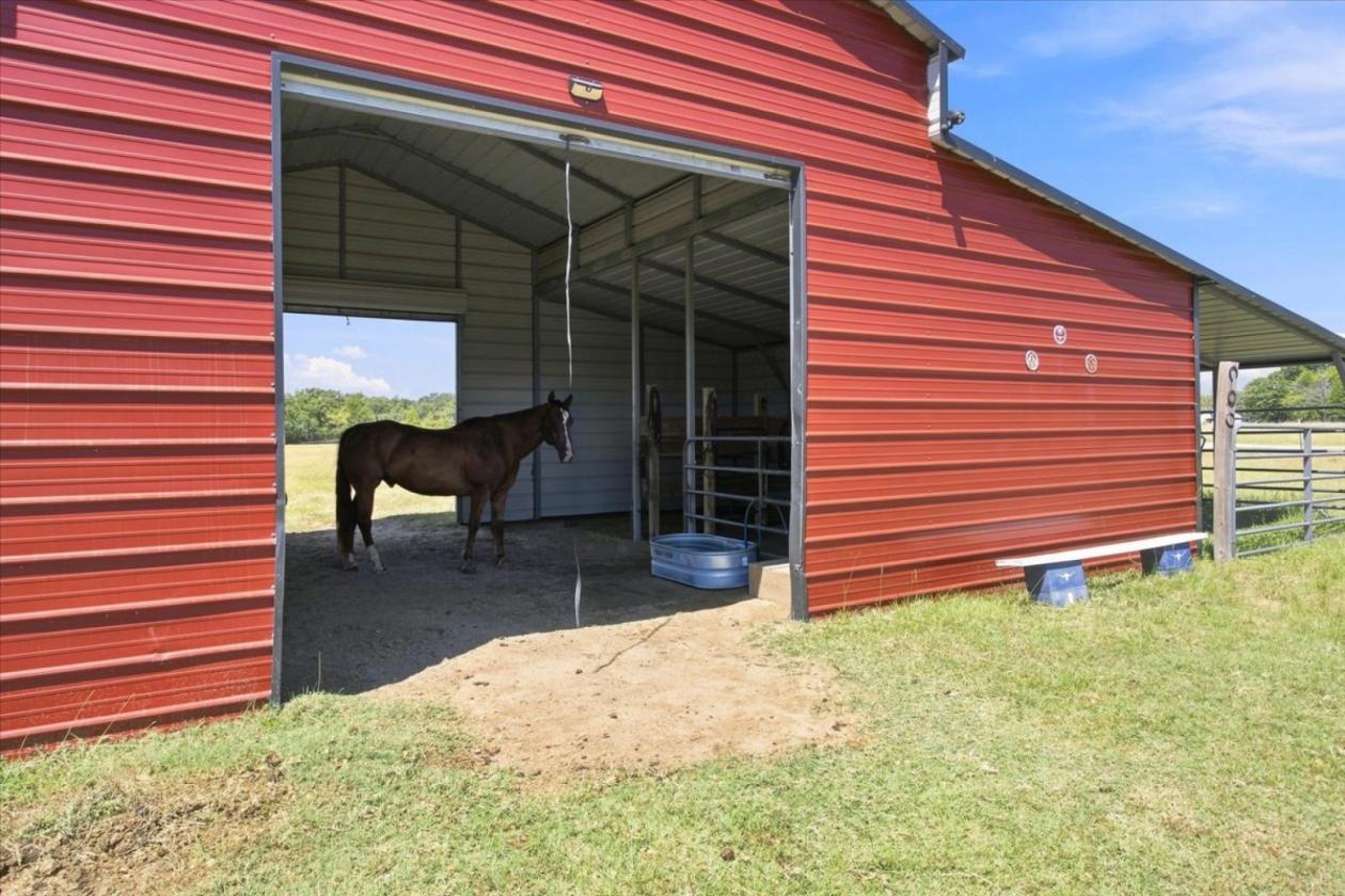 10 AC Horse Property, dual primary bedrooms - photo 26