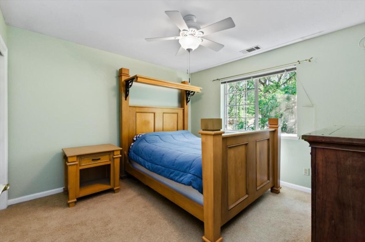 Beautiful Country home for the family on 5+ AC - photo 11