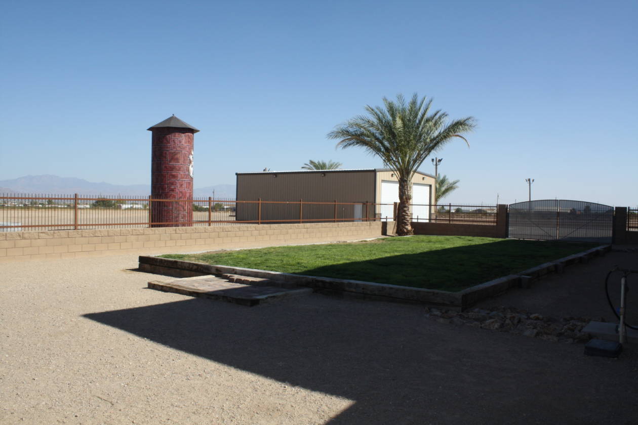 LUXURY 30 ACRE EQUESTRIAN ESTATE WITH BIG ARENA IMMACULATE INSIDE... Golden Valley, Mohave