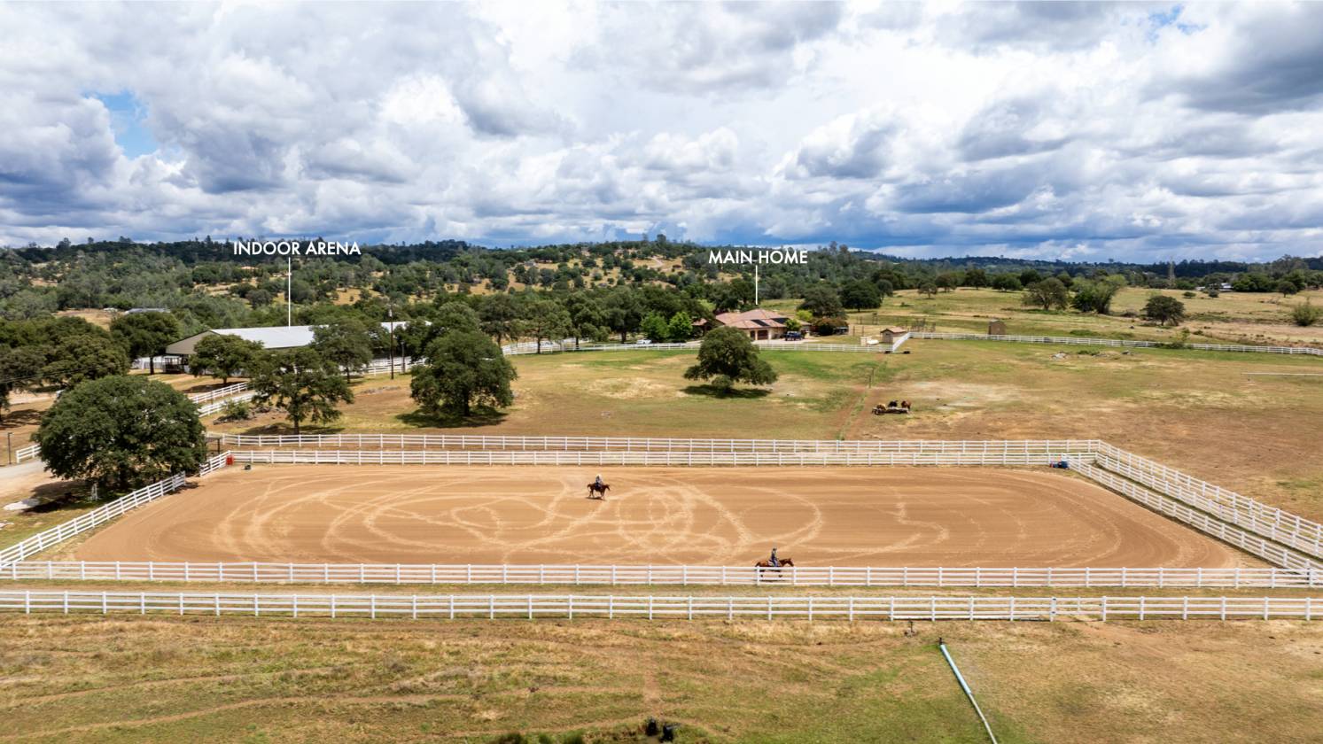 80 acre w/ 3-4 homes, 2 barns & 2 arenas +++ - photo 3