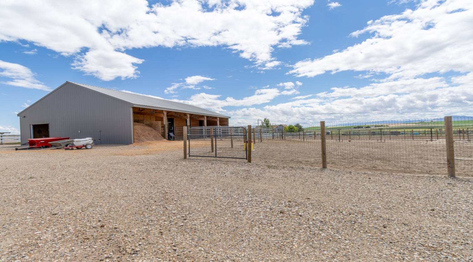 Horse Property with 4.75 acres, Barn, Shop and Views! Nampa, Canyon