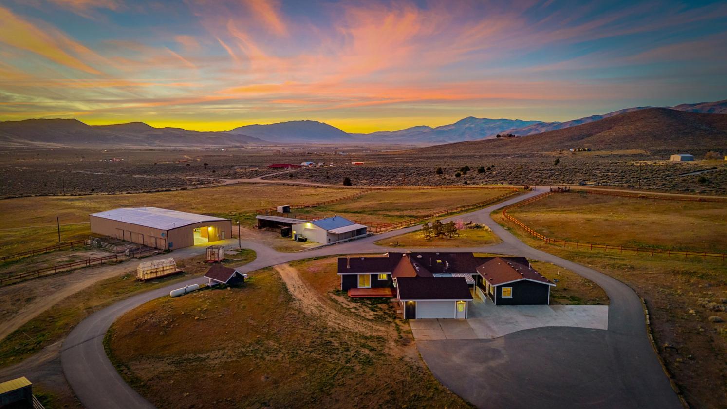 Turnkey equestrian estate w/3 homes and 360 views - photo 3