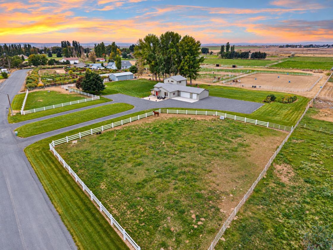 Your Horses Called. They Want This Place. - photo 3