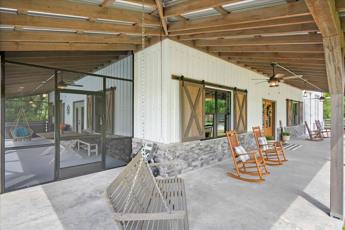 Large Stable with newly built barndominium - photo 19