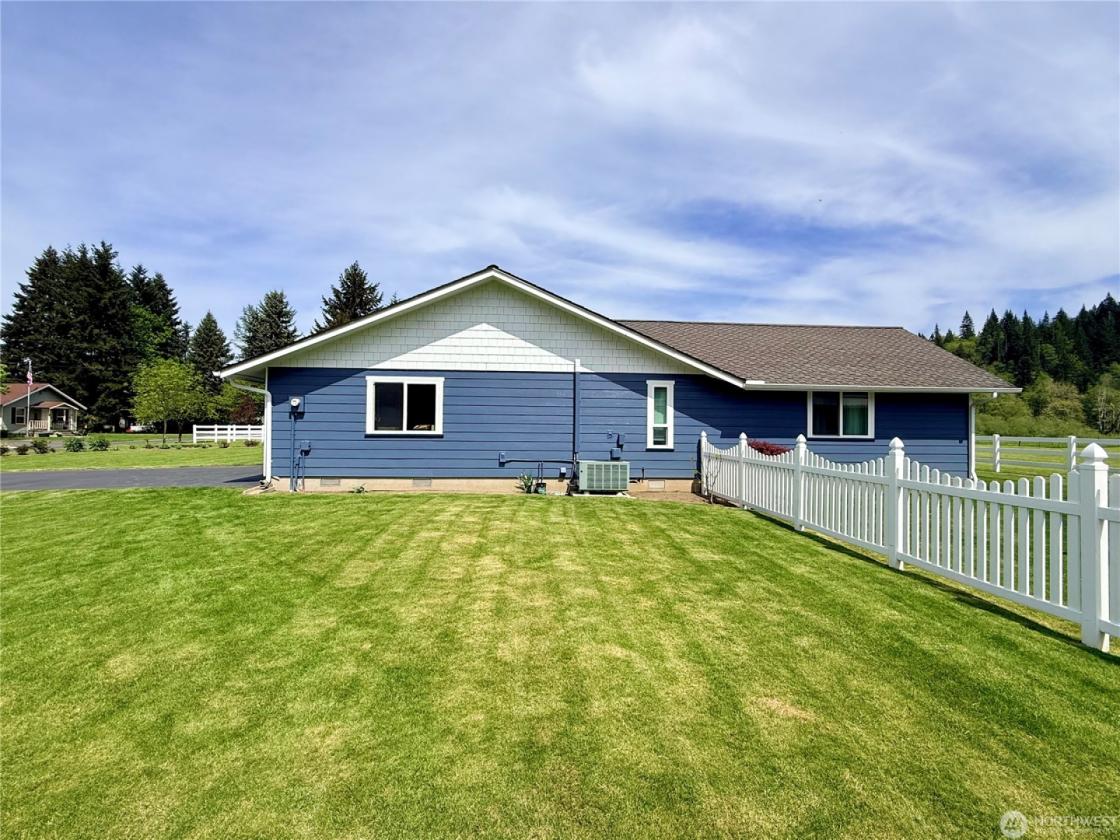 Scenic 3.79-acre horse property w/ high-bank - photo 18
