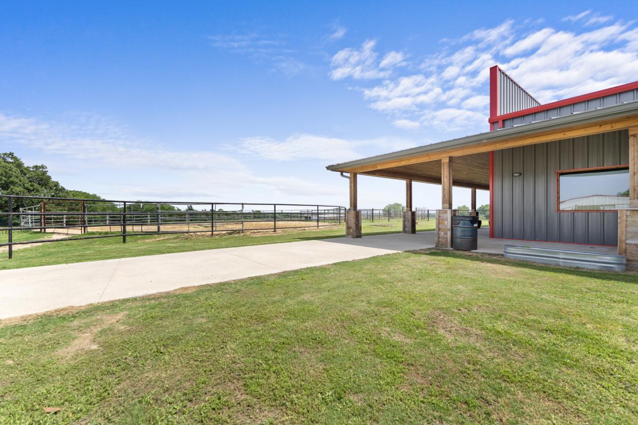 64 ACRE EQUASTRIAN RANCH WITH ARENA IN EAST TEXAS - photo 9